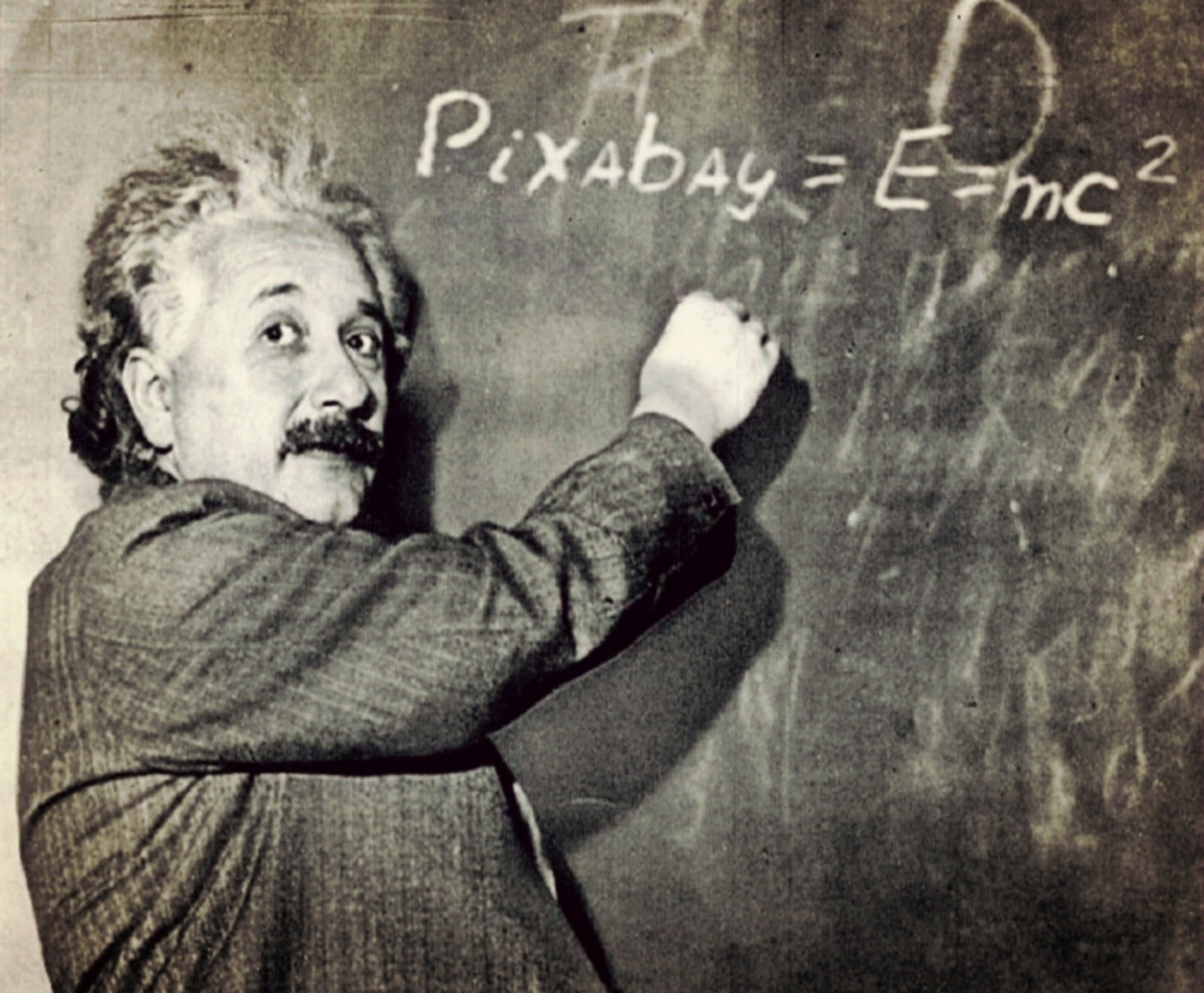 アインシュタイン 一般相対性理論 いつ？